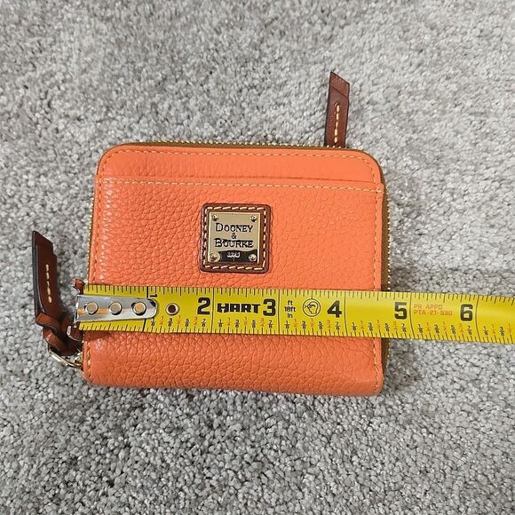 Dooney & Bourke Pebble Grain Leather Zip Around Card Holder Wallet Clementine - Picture 3 of 6